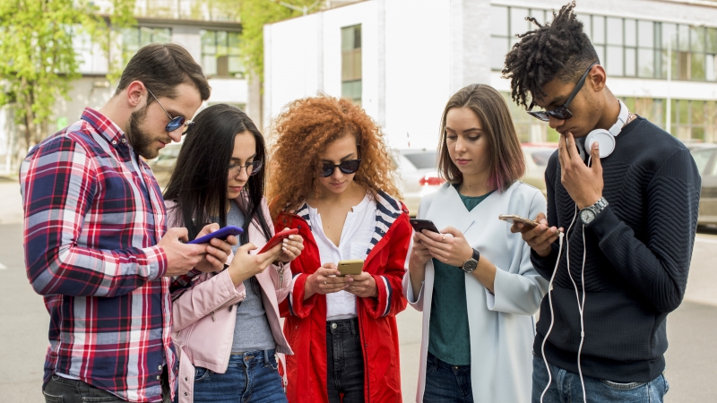 Jeunes et Réseaux sociaux.jpg